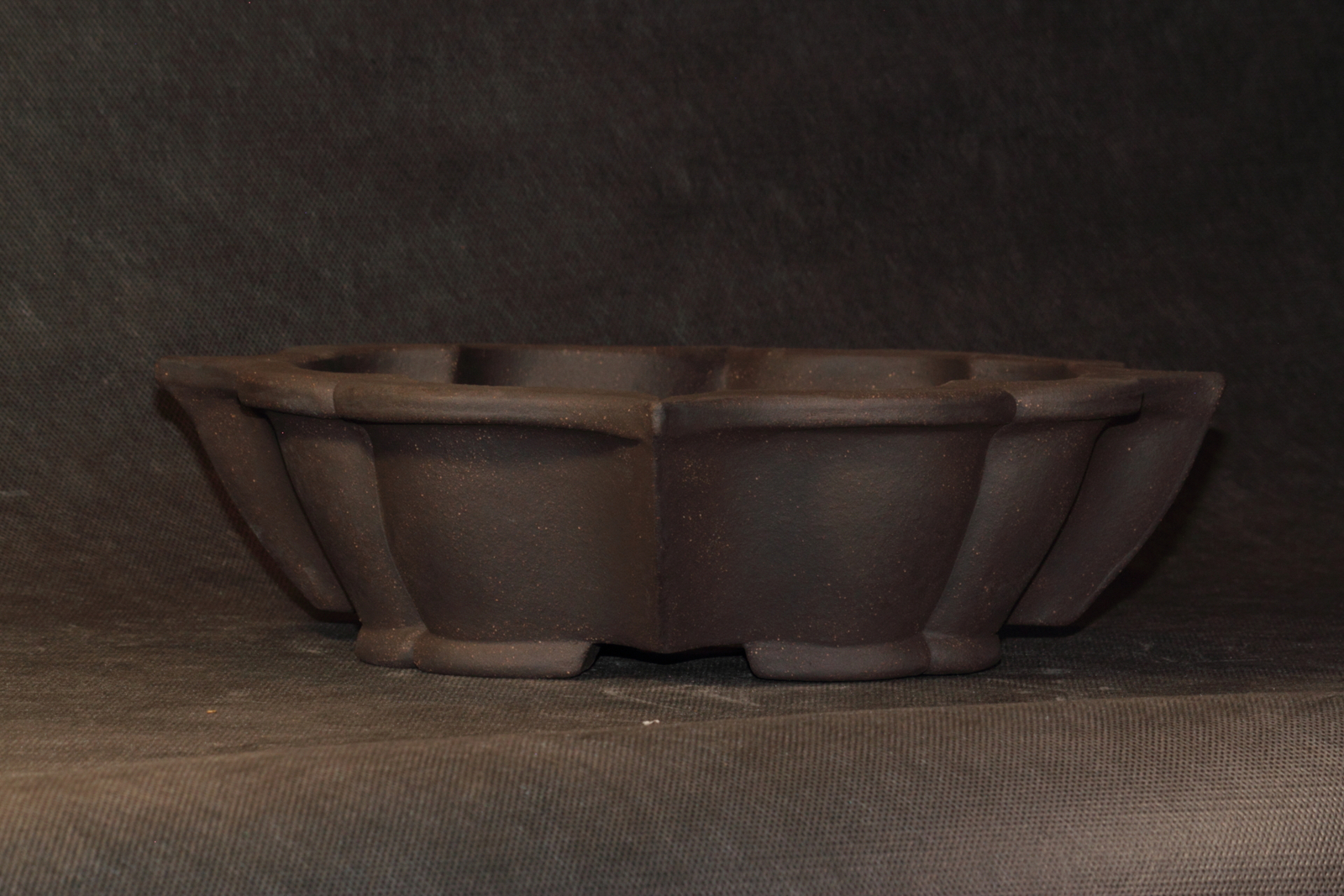 Pot à bonsaï de type Lotus en grès noir